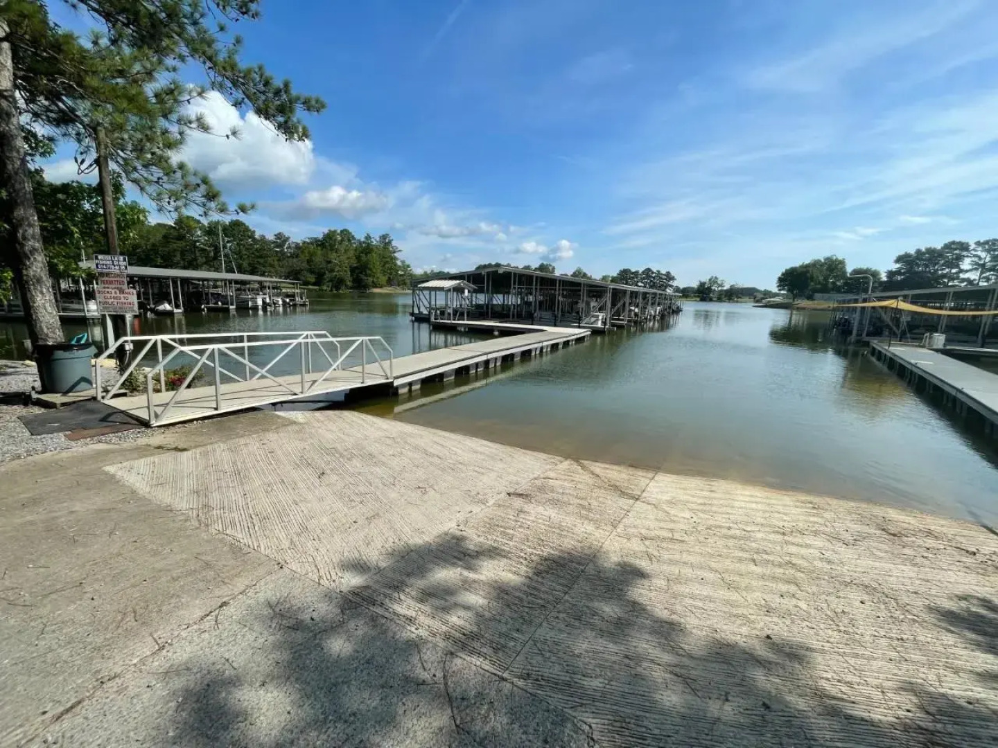 Bay Springs Country Inn & Marina