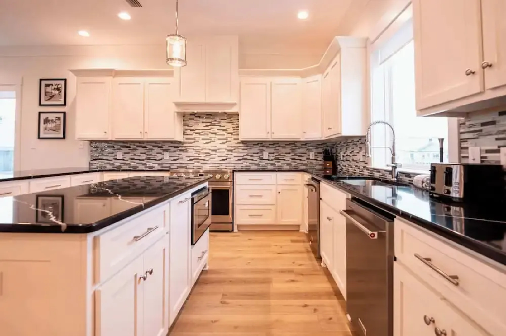 8 Bed 9 Bath Private Pool Grill Walk to Beach