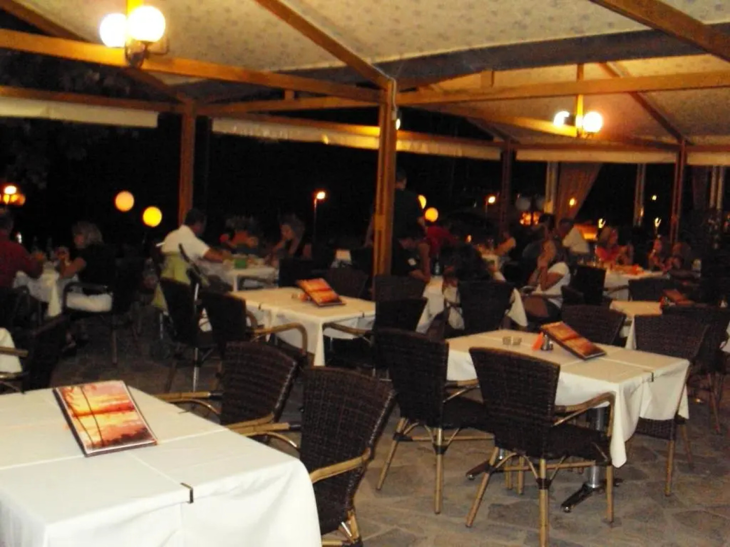 Oasis Deluxe Apartments