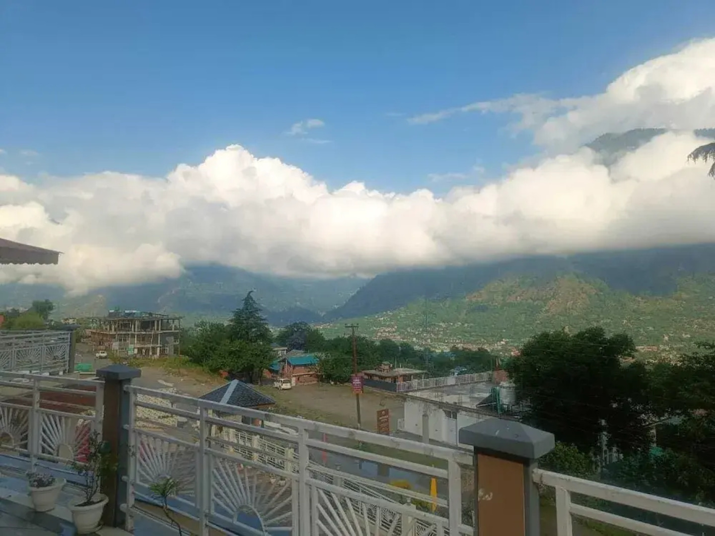 Anand Vardhan Resorts