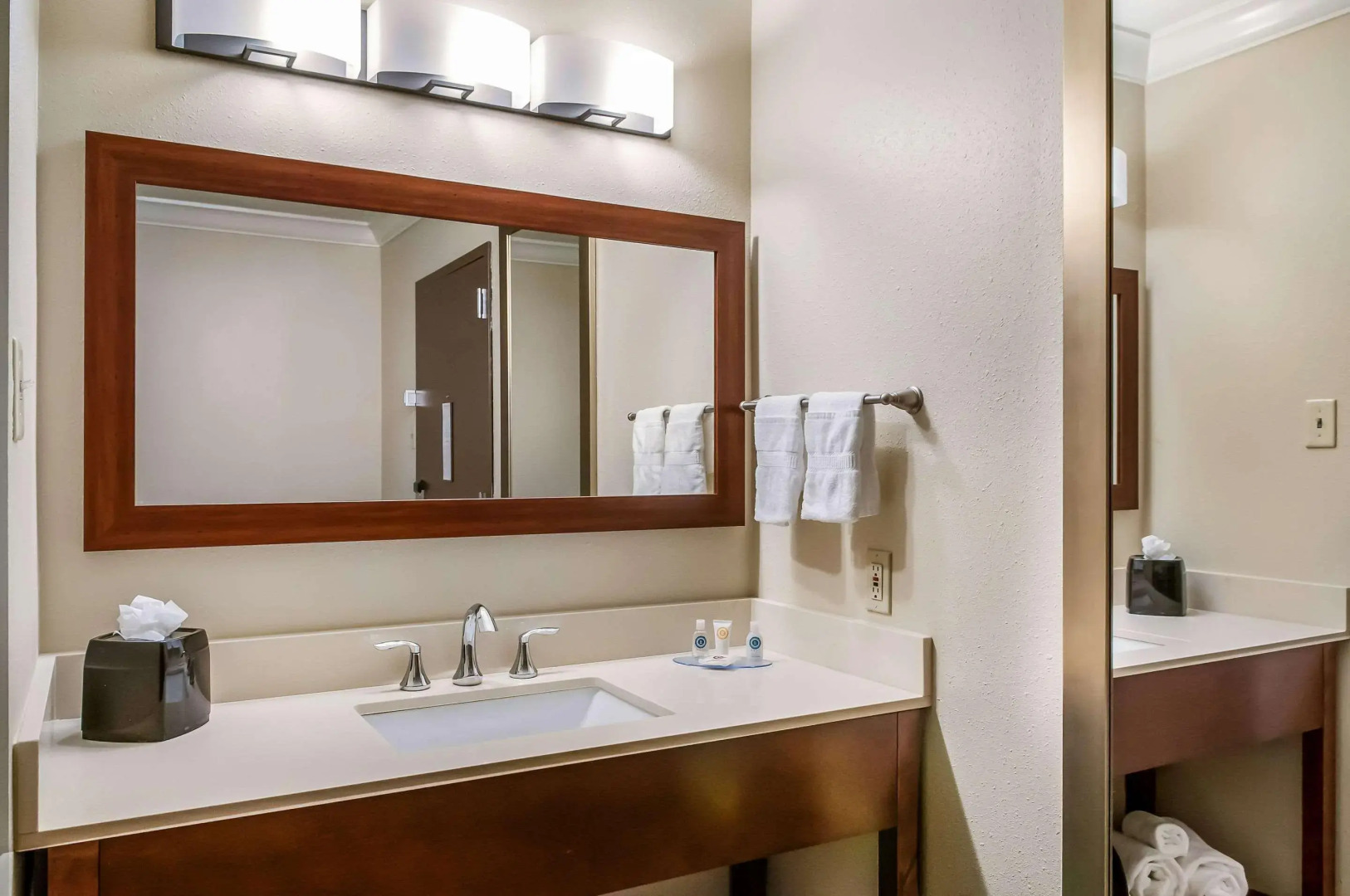 Comfort Inn & Suites At Copeland Tower