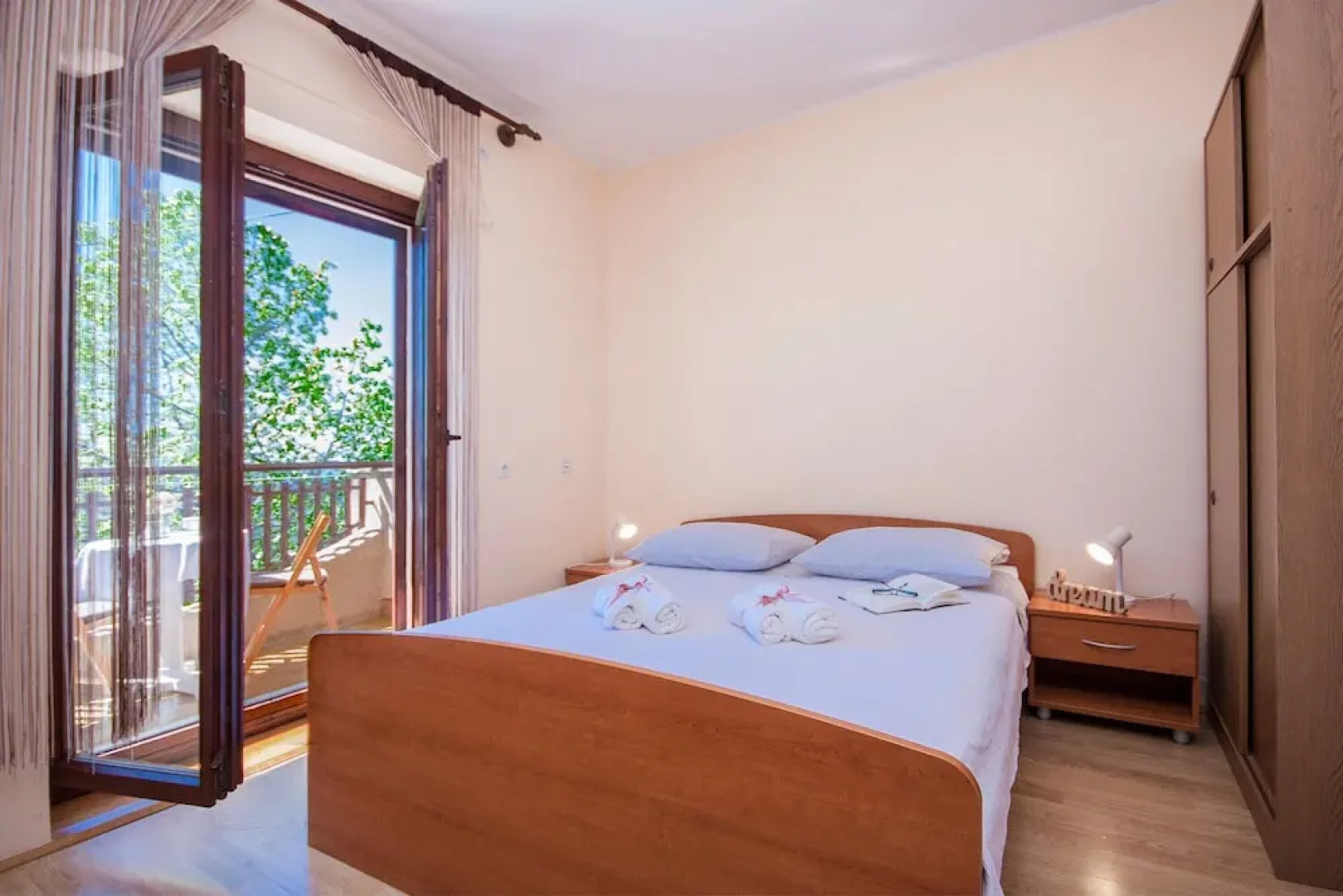 Apartments & Rooms Mikelin