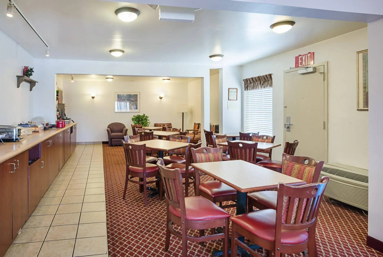 Econo Lodge Inn and Suites
