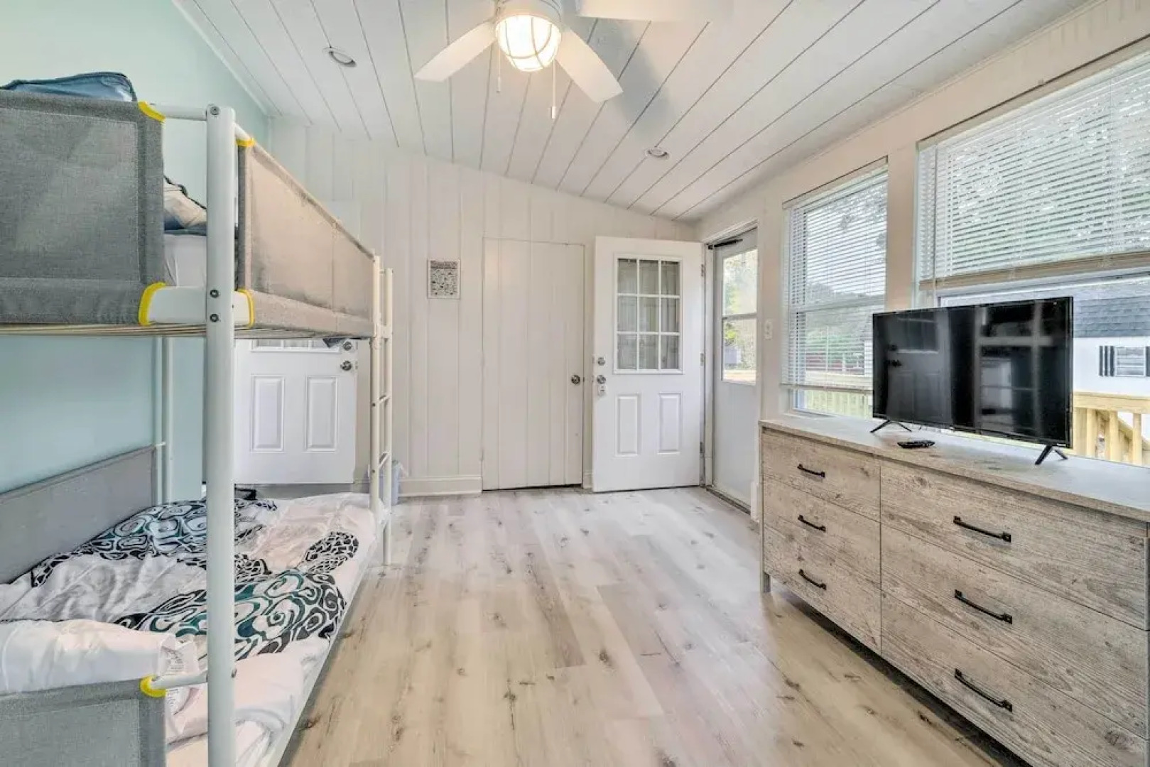 Updated North Beach Cottage: Pet Friendly!
