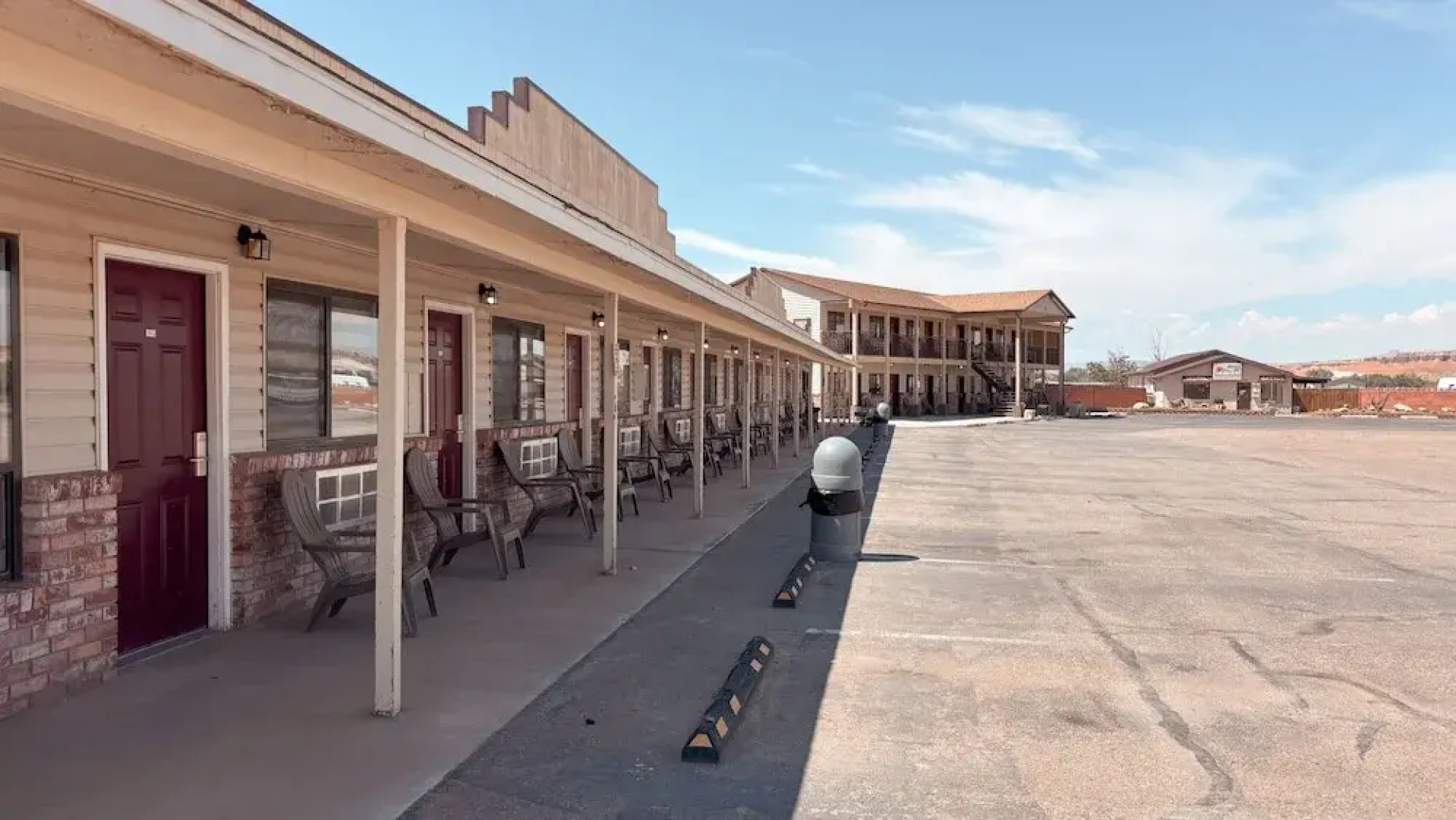 Whispering Sands Motel