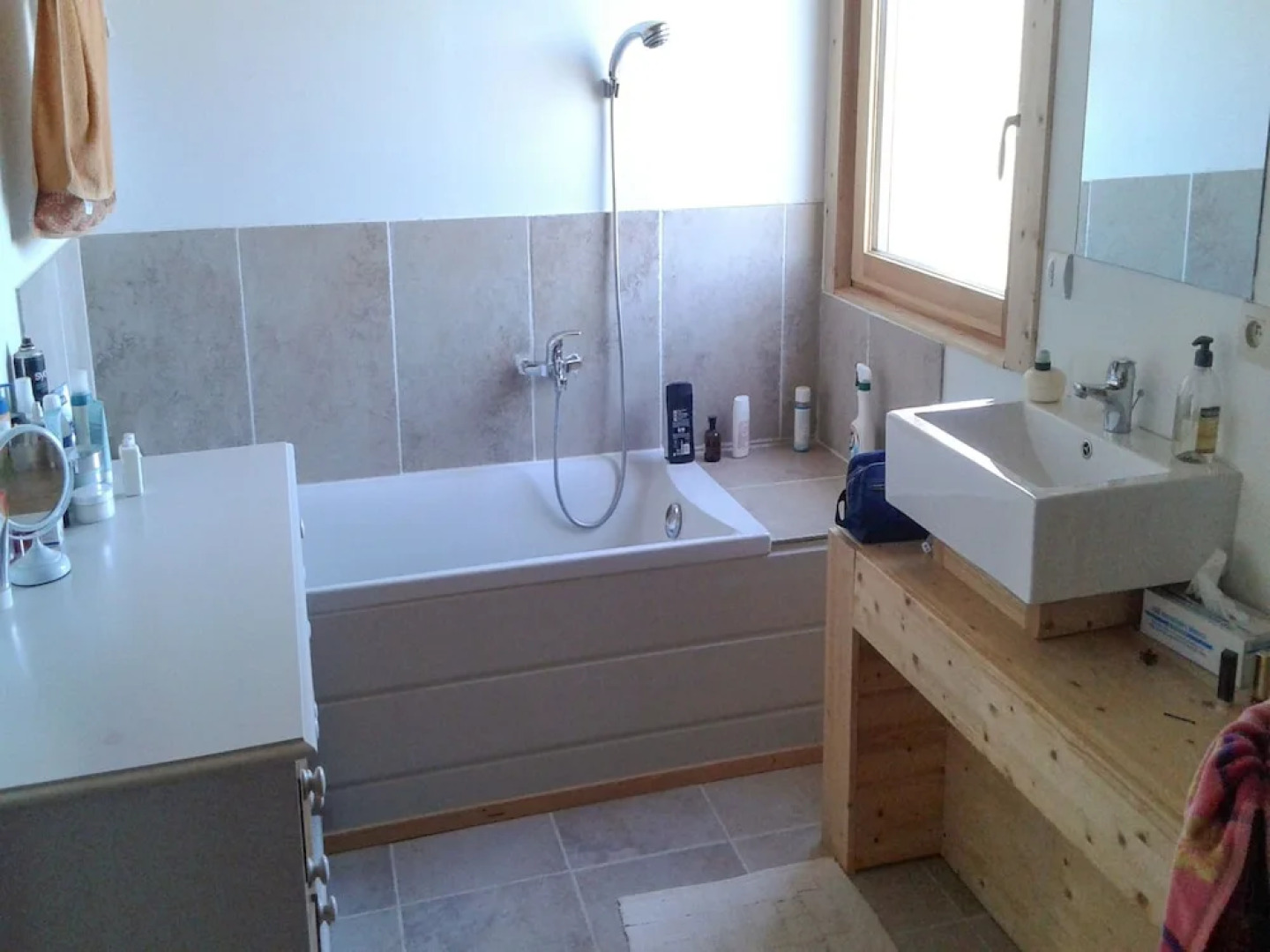 New Wooden House in a Quiet Location, Just a few Minutes From the River Lot