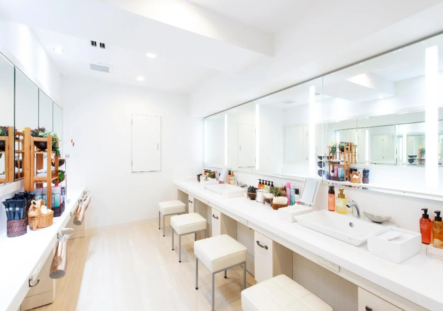 Capsule Hotel Anshin Oyado Premier Resort Kyoto Shijo Karasuma