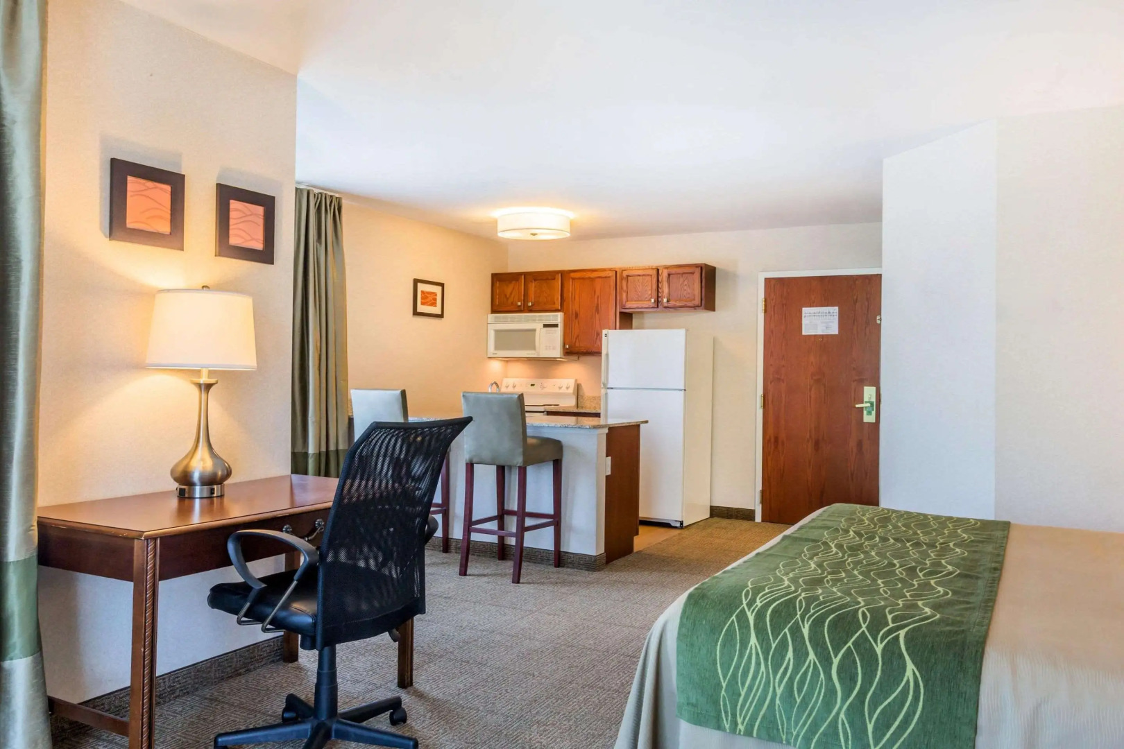 Comfort Inn & Suites South Burlington near University