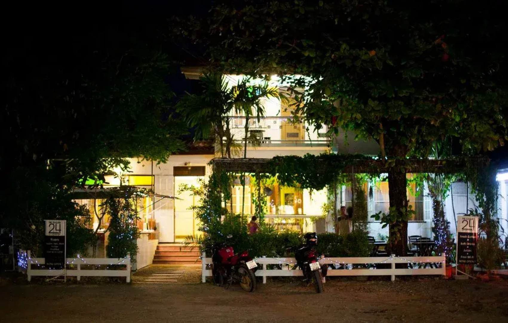 The Gallery 24, Art Cafe Guesthouse Chiang Mai