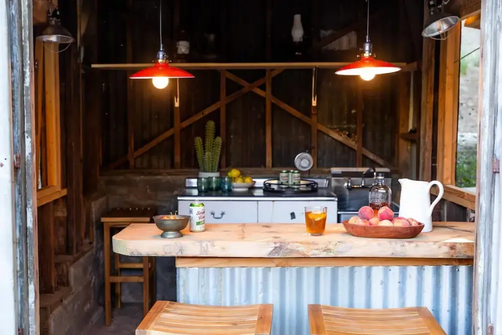 Emerson by AvantStay | Secluded Home - 125 Acres w/ Hiking, Hot Tub & Patio