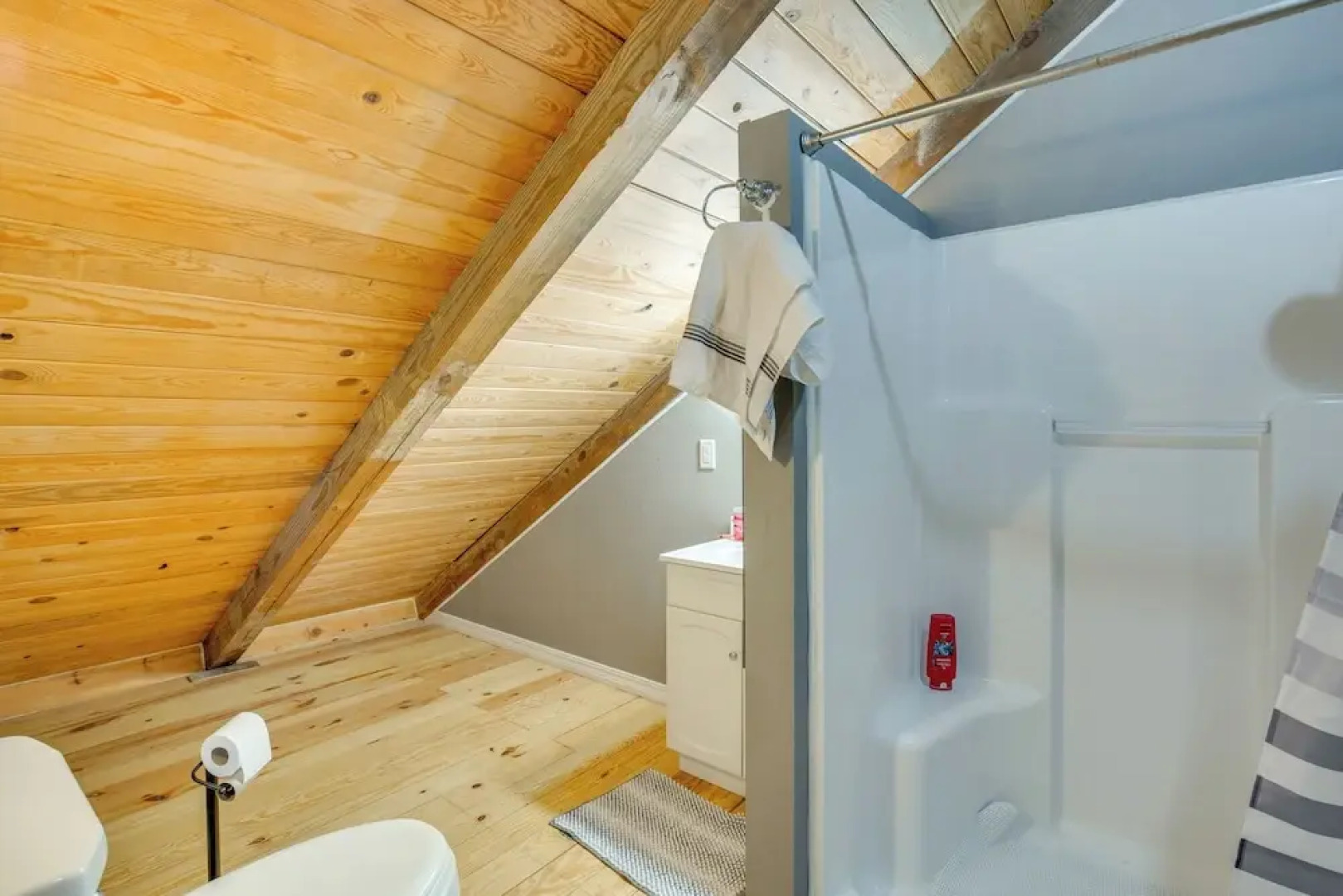 Private Lake On-site: Secluded Retreat in Grant!