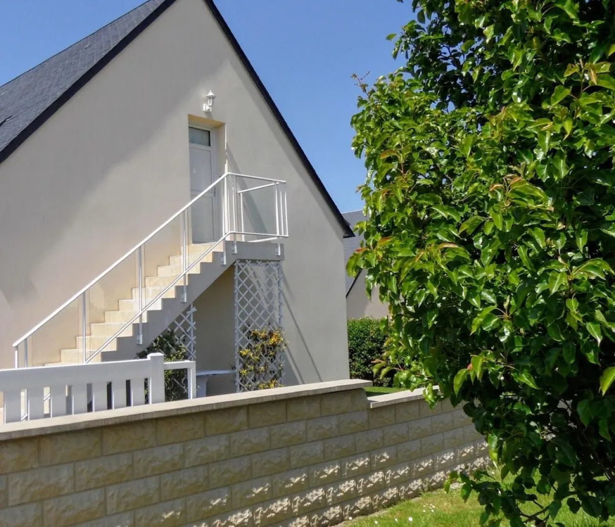 Apartment With one Bedroom in Tourville-sur-sienne, With Enclosed Garden and Wifi - 4 km From the Beach