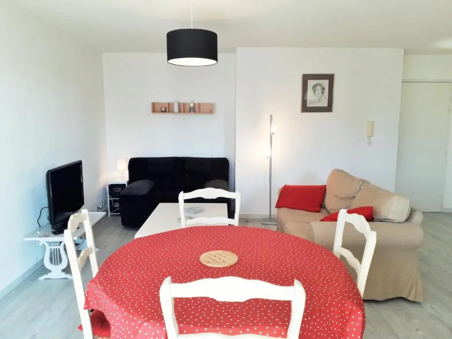 2 pieces terrasse parking au calme PHEOBUS