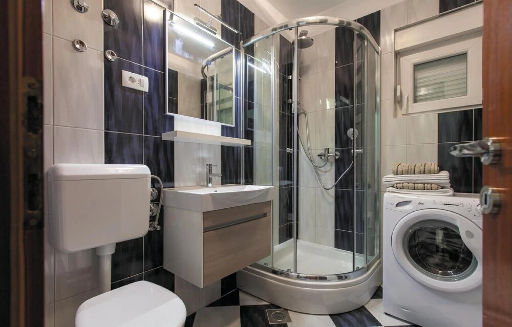 Awesome Home in Tugare With Wifi and 4 Bedrooms