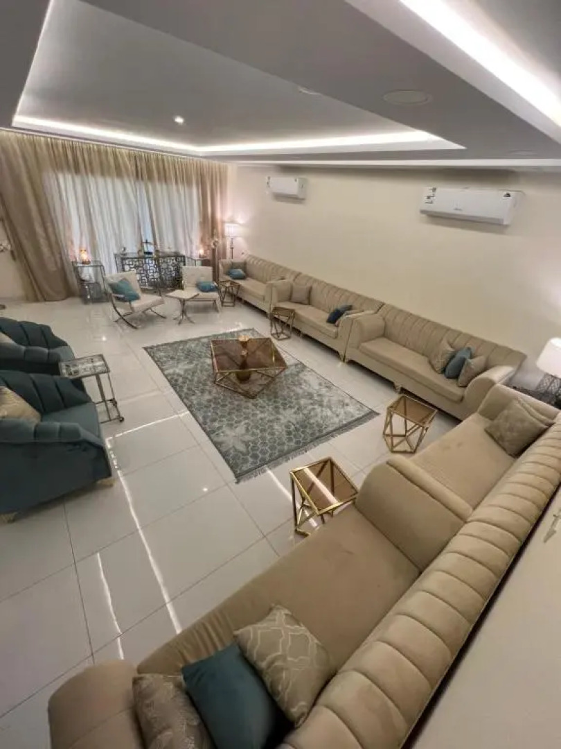 فيلا المشراق دورين 4غرف نوم وصالة وصالة معيشة مع شالية ومسبح داخلي