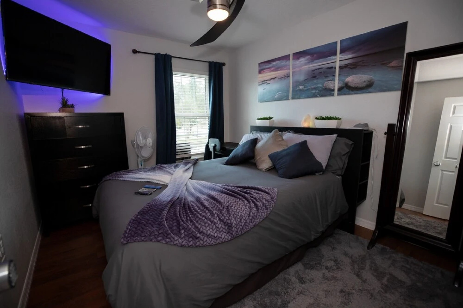 Gorgeous Urban Oasis W/hot Tub, Heated Pool And Private Movie Theater 3 Bedroom Home by RedAwning