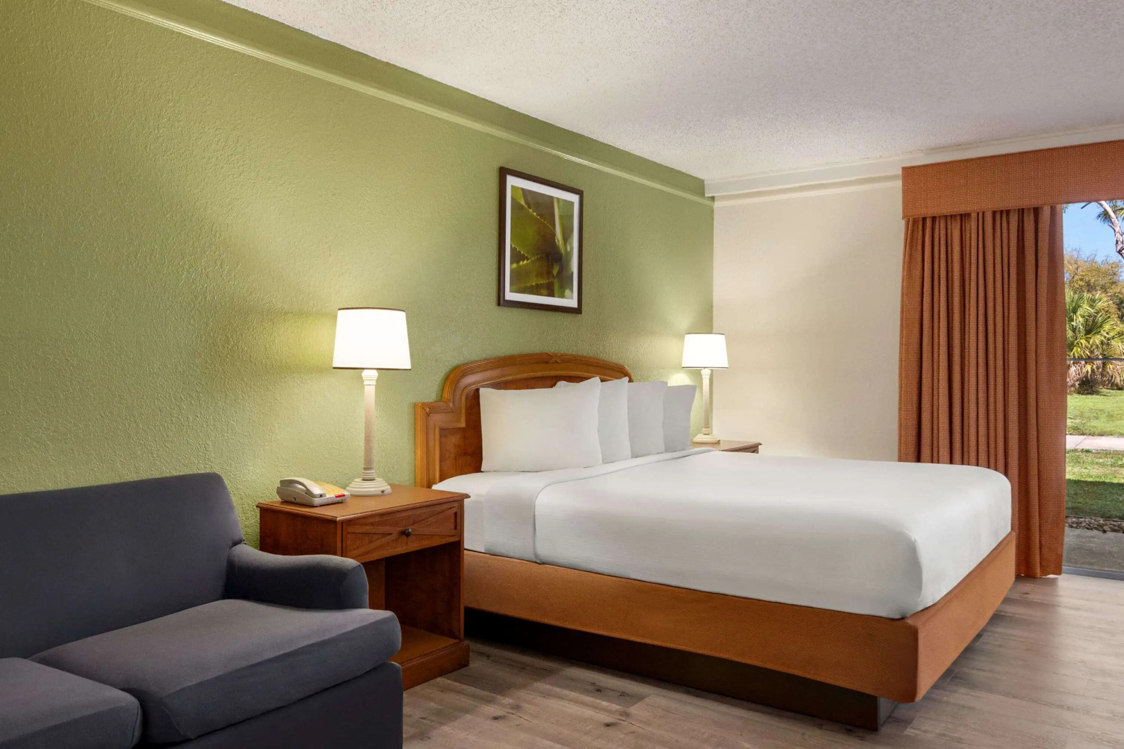 Baymont by Wyndham Intl Speedway/I-95/Daytona Beach