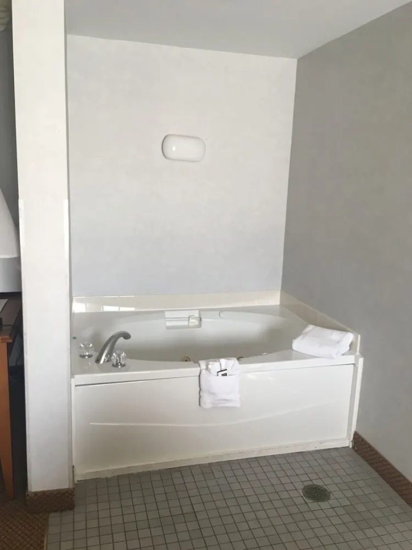 Mountain Inn & Suites - Erwin / I-26 at Exit 40