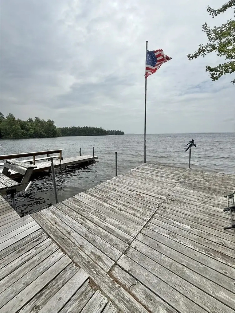 Paradise Point Limit 10 4 Bedroom Cottage by RedAwning