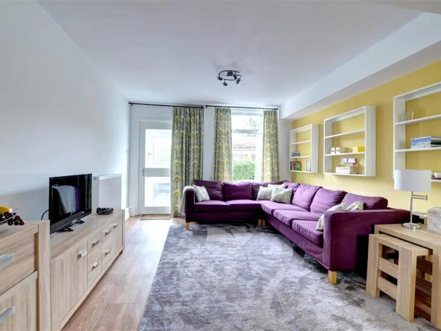 Spacious Holiday Home With Lovely Garden, Ideal Location in South Wales