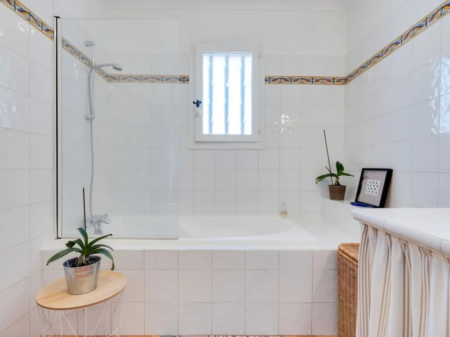 Luxury Modern Villa With Private Pool and Enclosed Garden in the Heart of the Vaucluse