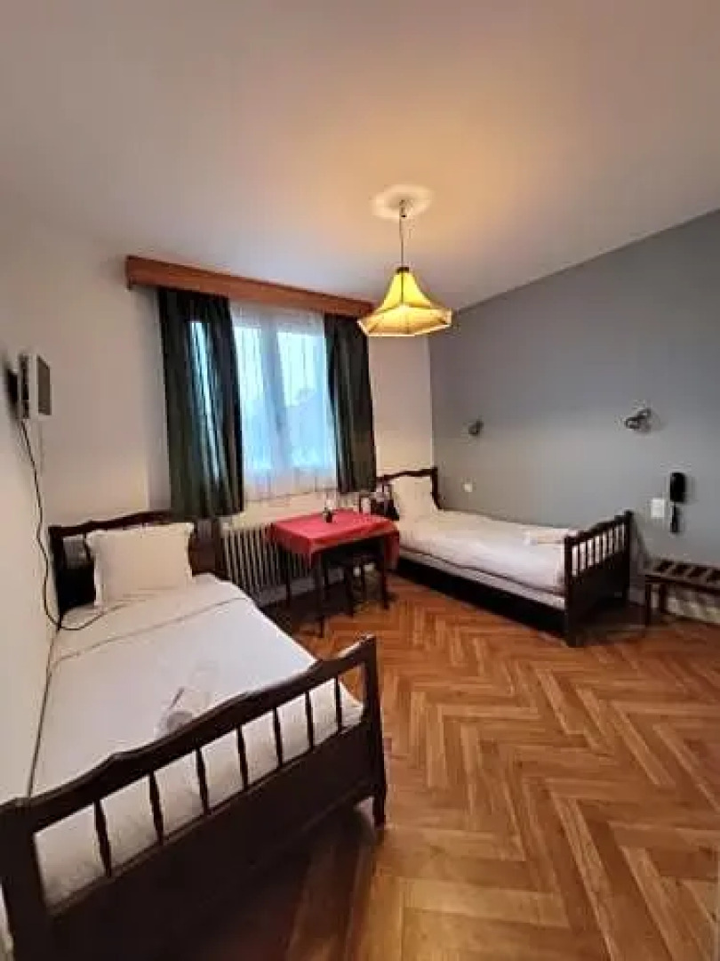 Hotel Restaurant Carrier