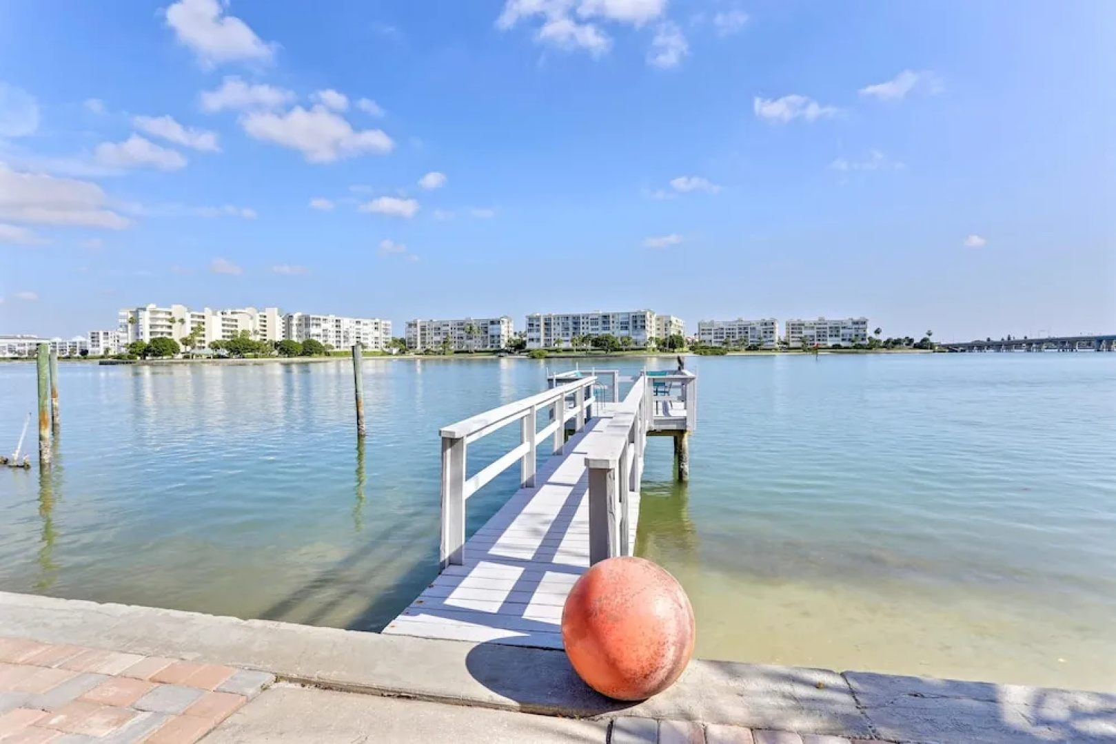 Bay Front Duplex 2br, Fishing Dock - Walk to Beach!