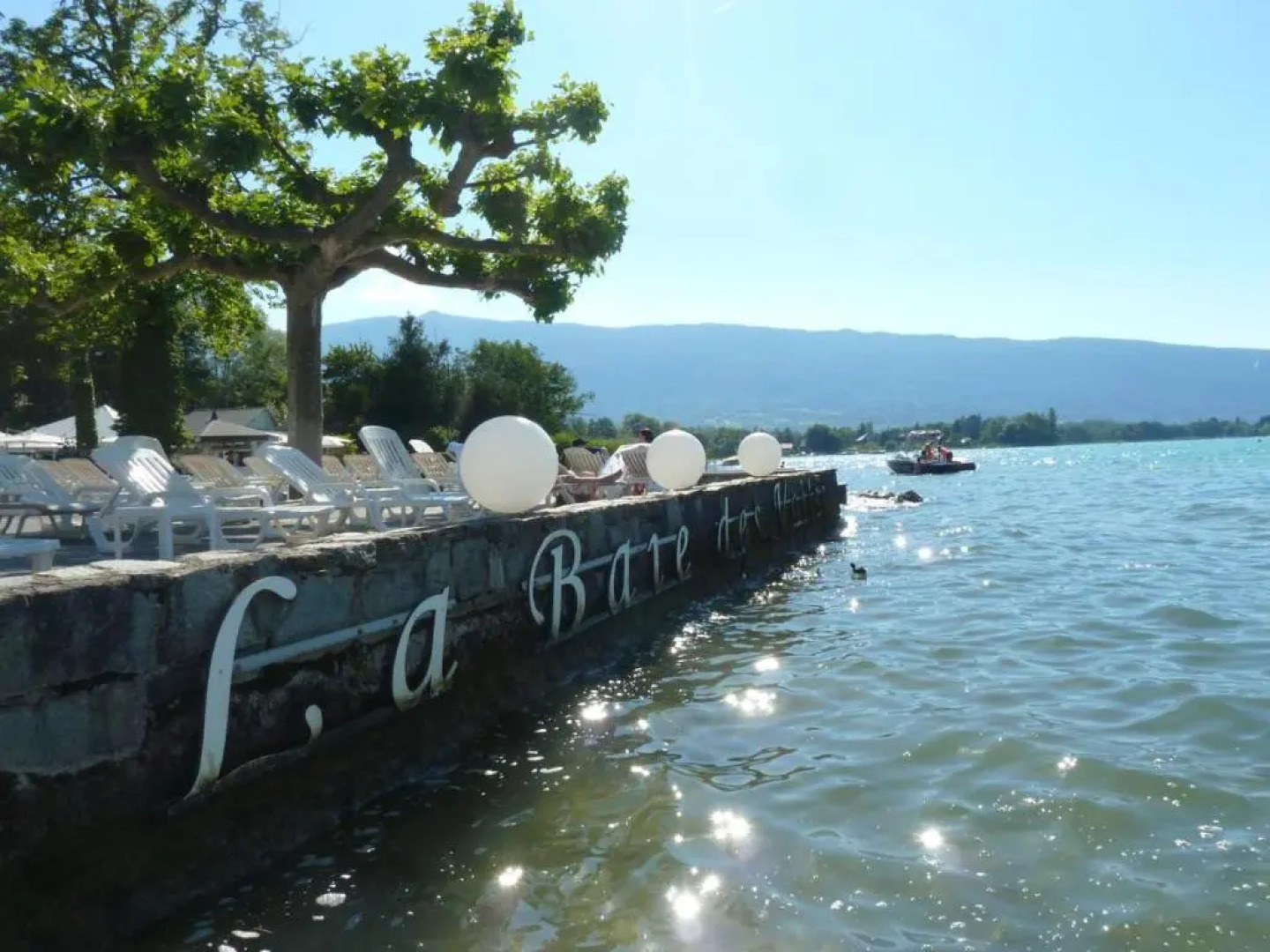 La Baie des Voiles 3 chambres 4 à 6 personnes au bord du lac plage privée