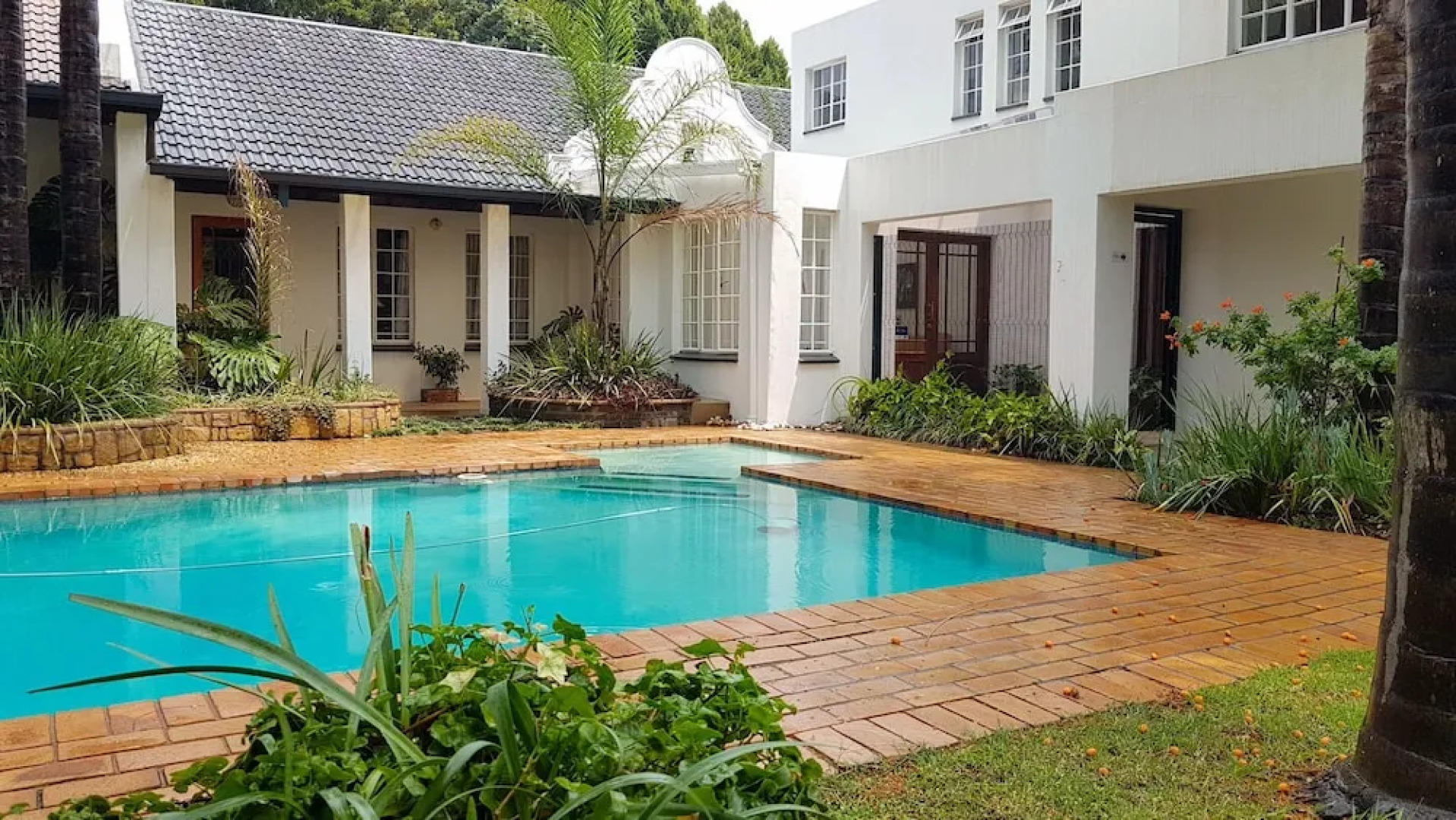 Six Valk Avenue Guest House