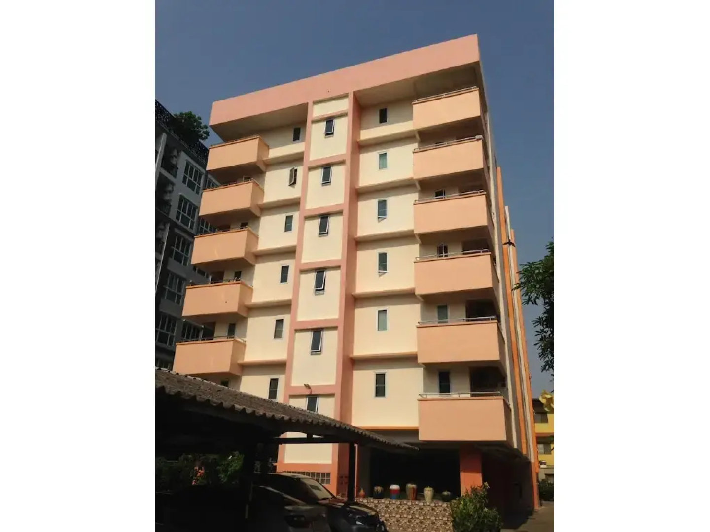 Yaowamal Apartment