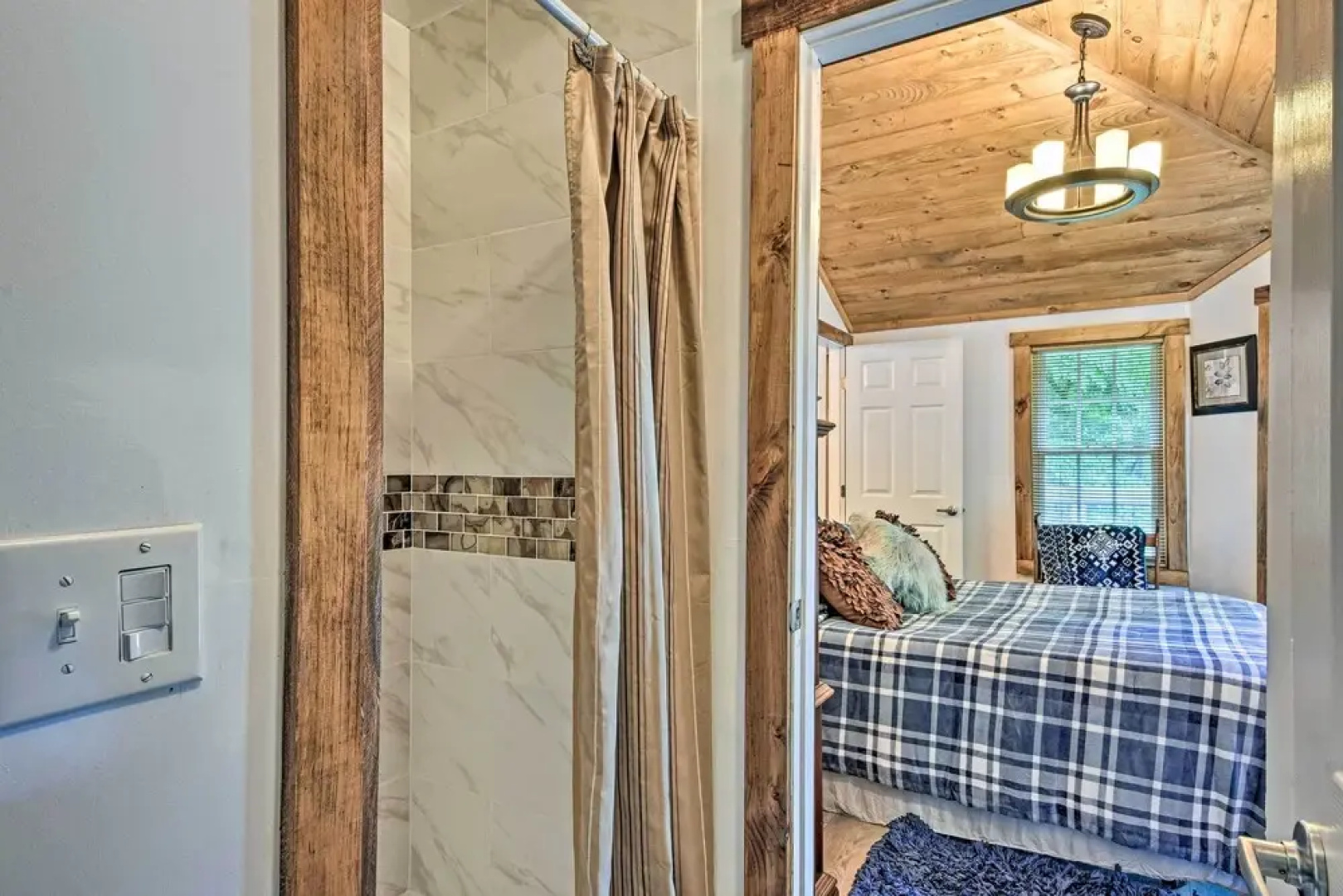Renovated Highlands Cottage 3 Miles to Downtown!