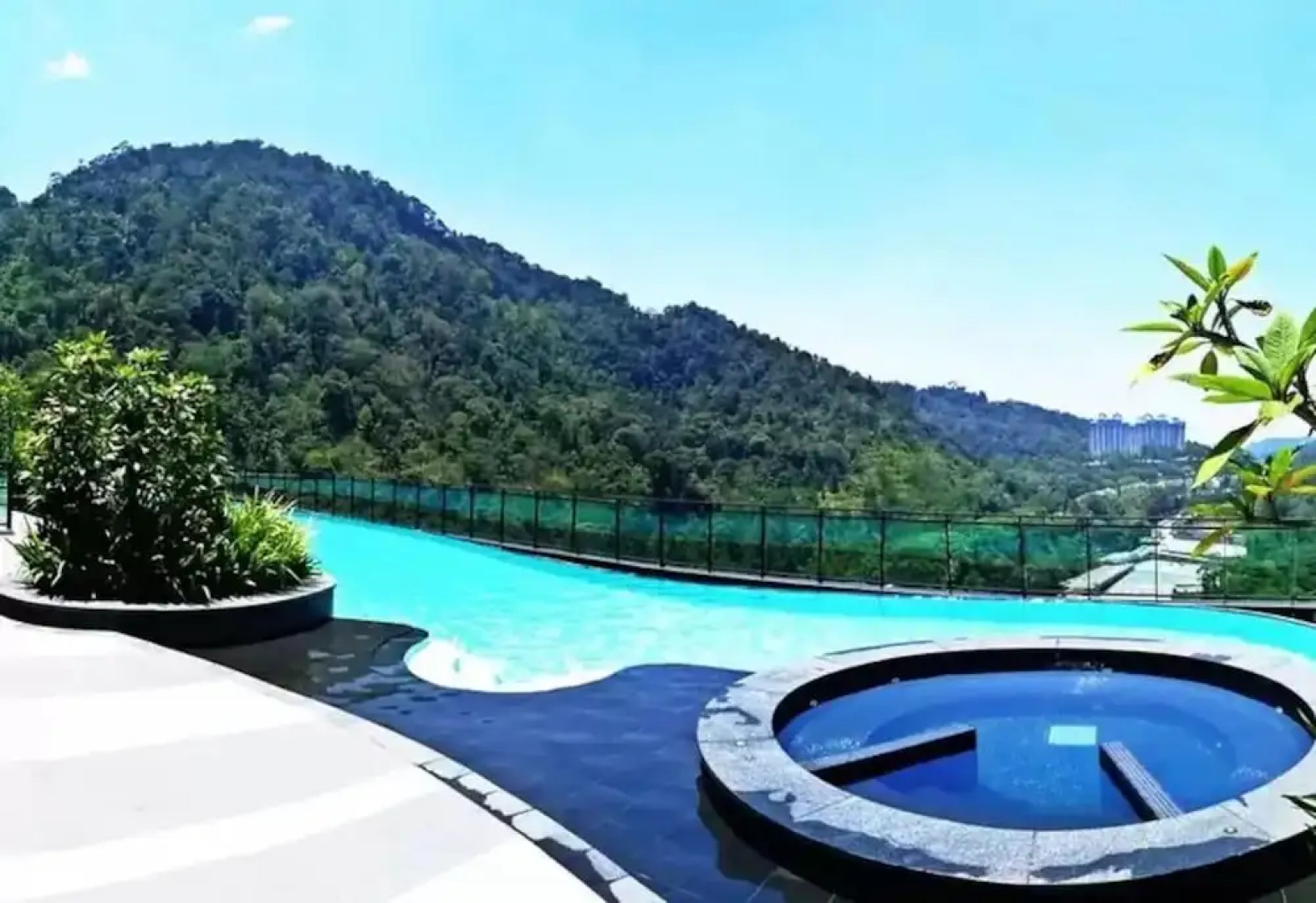 MU Vista – 360 Skypool Superior Suite