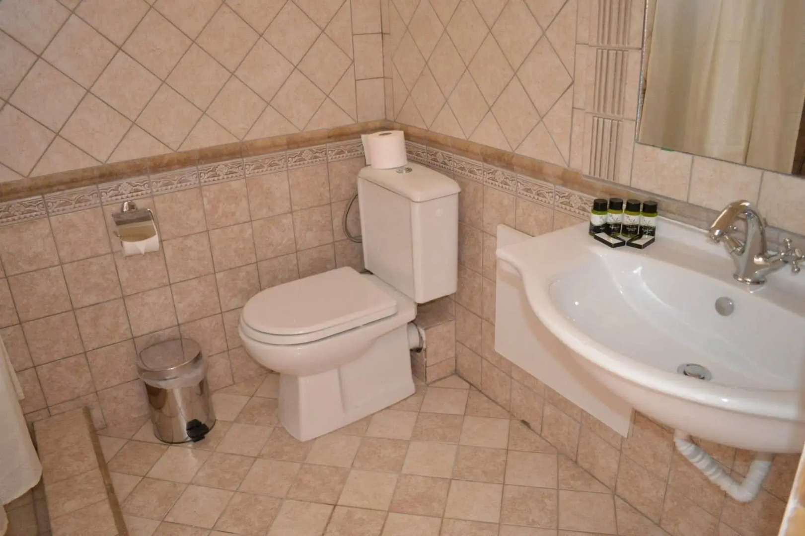 Edem Studios & Apartments