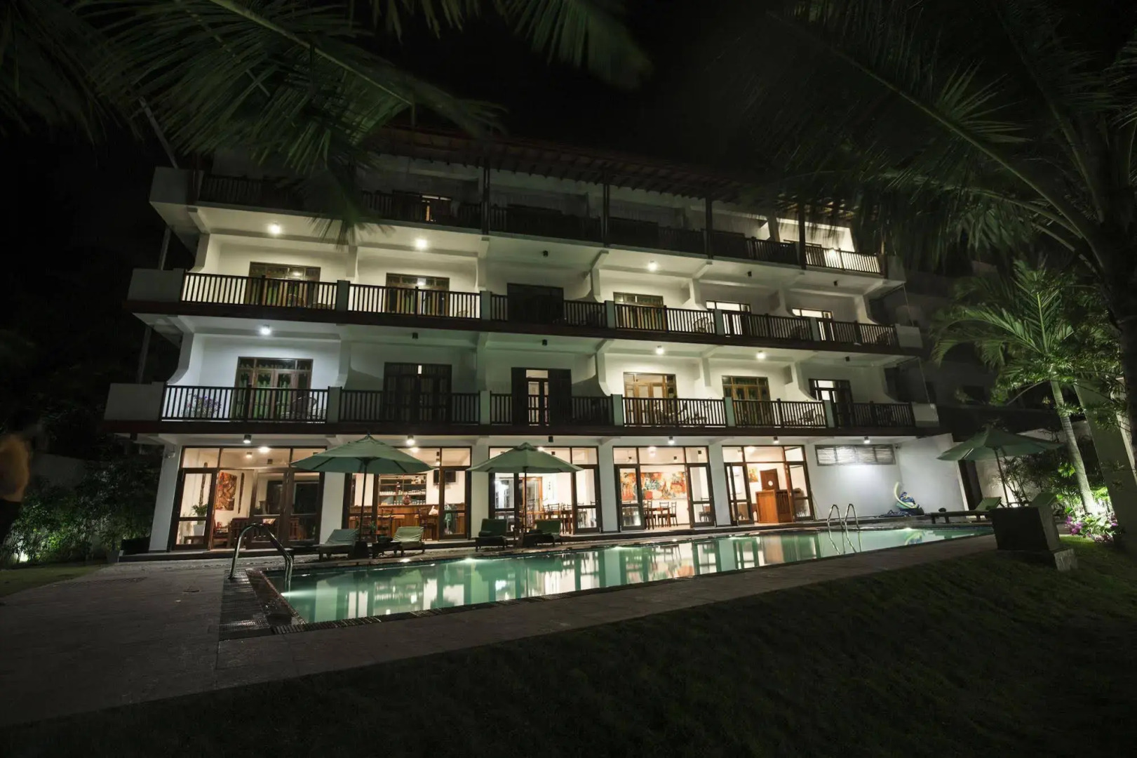 Rockside Beach Resort