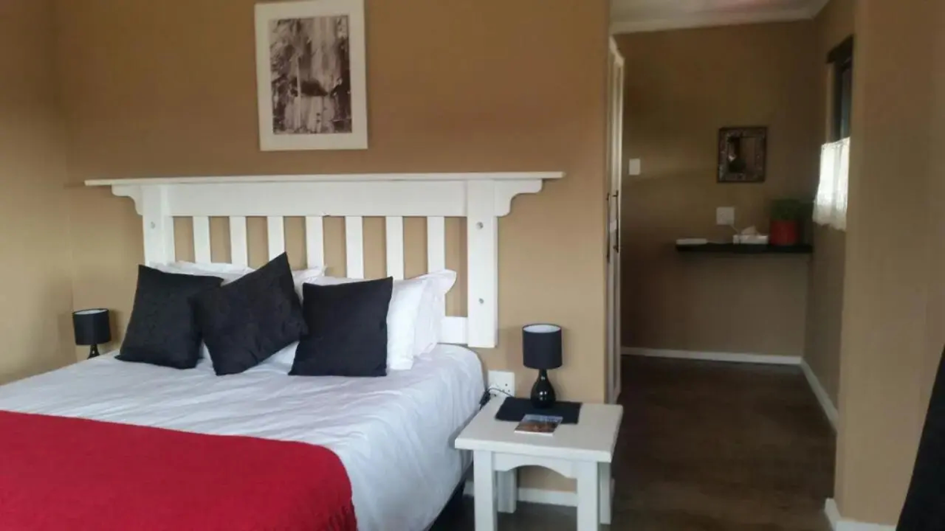 Woodcutters Guest House & Cottage