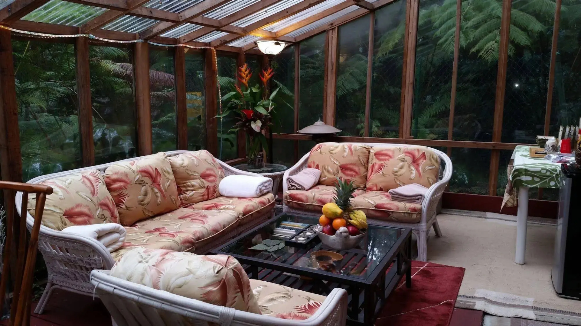 The Guest Cottages @ Volcano Acres Tree House