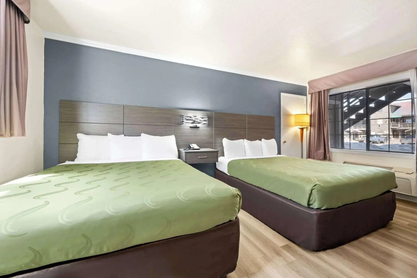 Econo Lodge Inn & Suites Heavenly Village Area