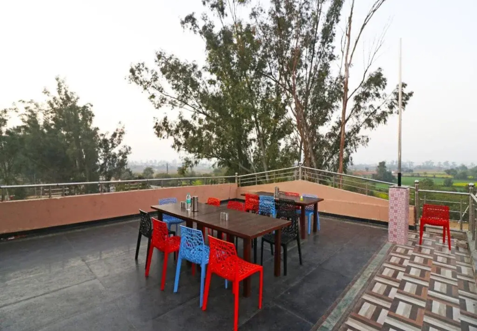 Tr Hotel By OYO Rooms