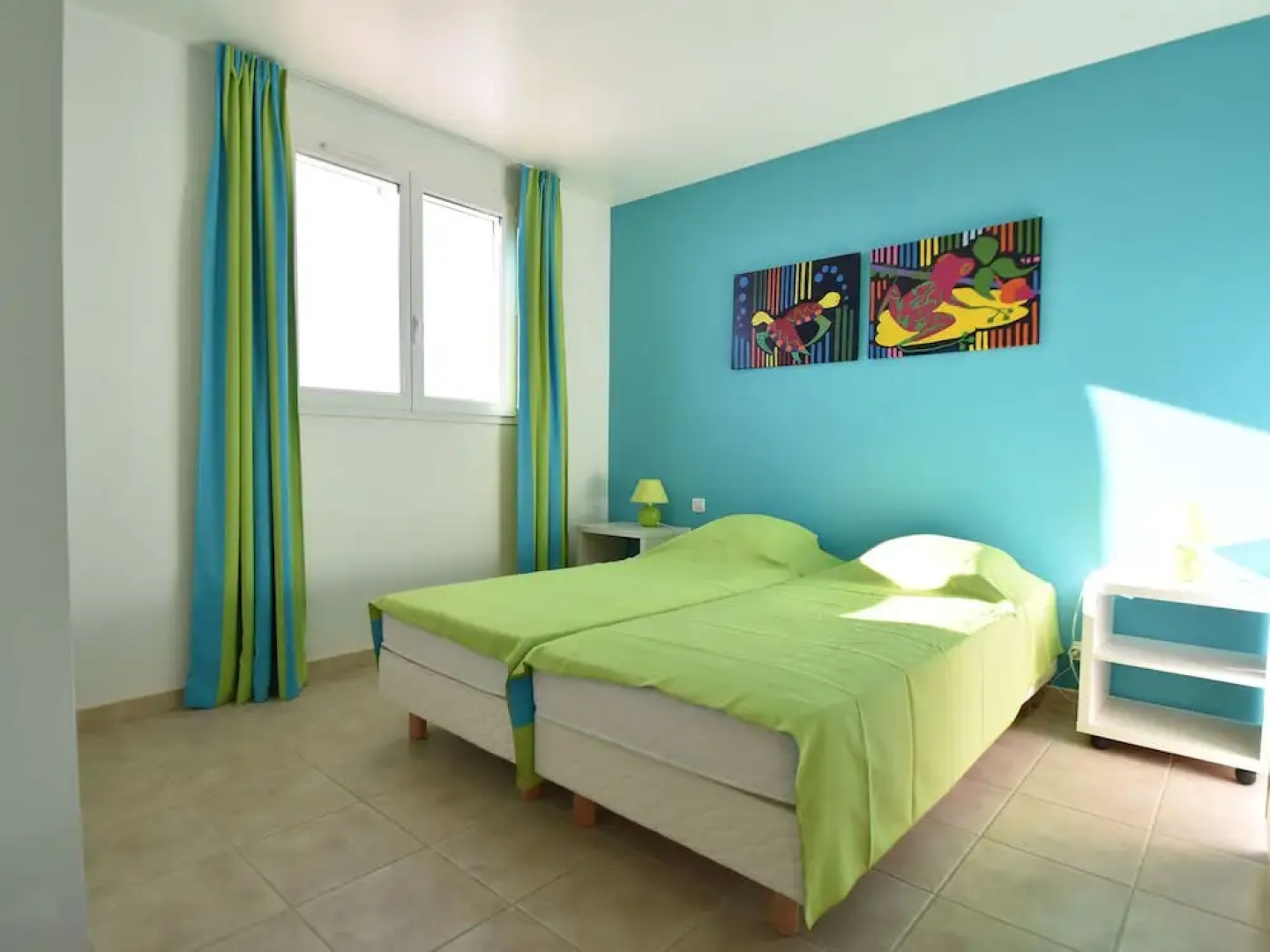 Air-conditioned villa with heated pool, guesthouse and stunning views