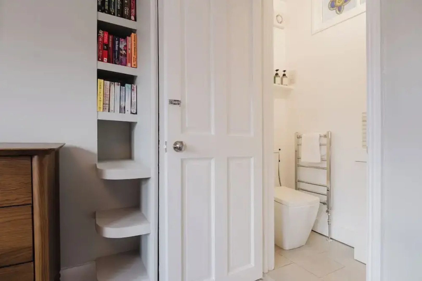 Idyllic Foodie Retreat above Silks Pub