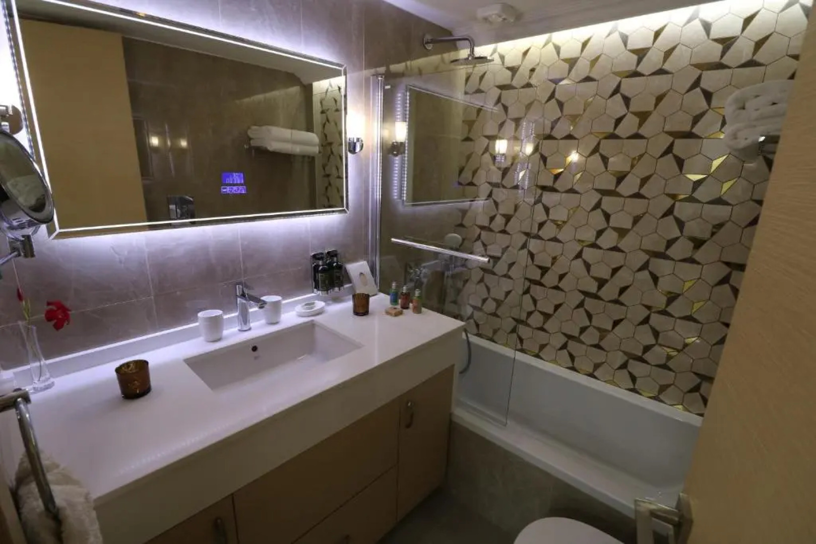 Yulya Villa By Taimoura