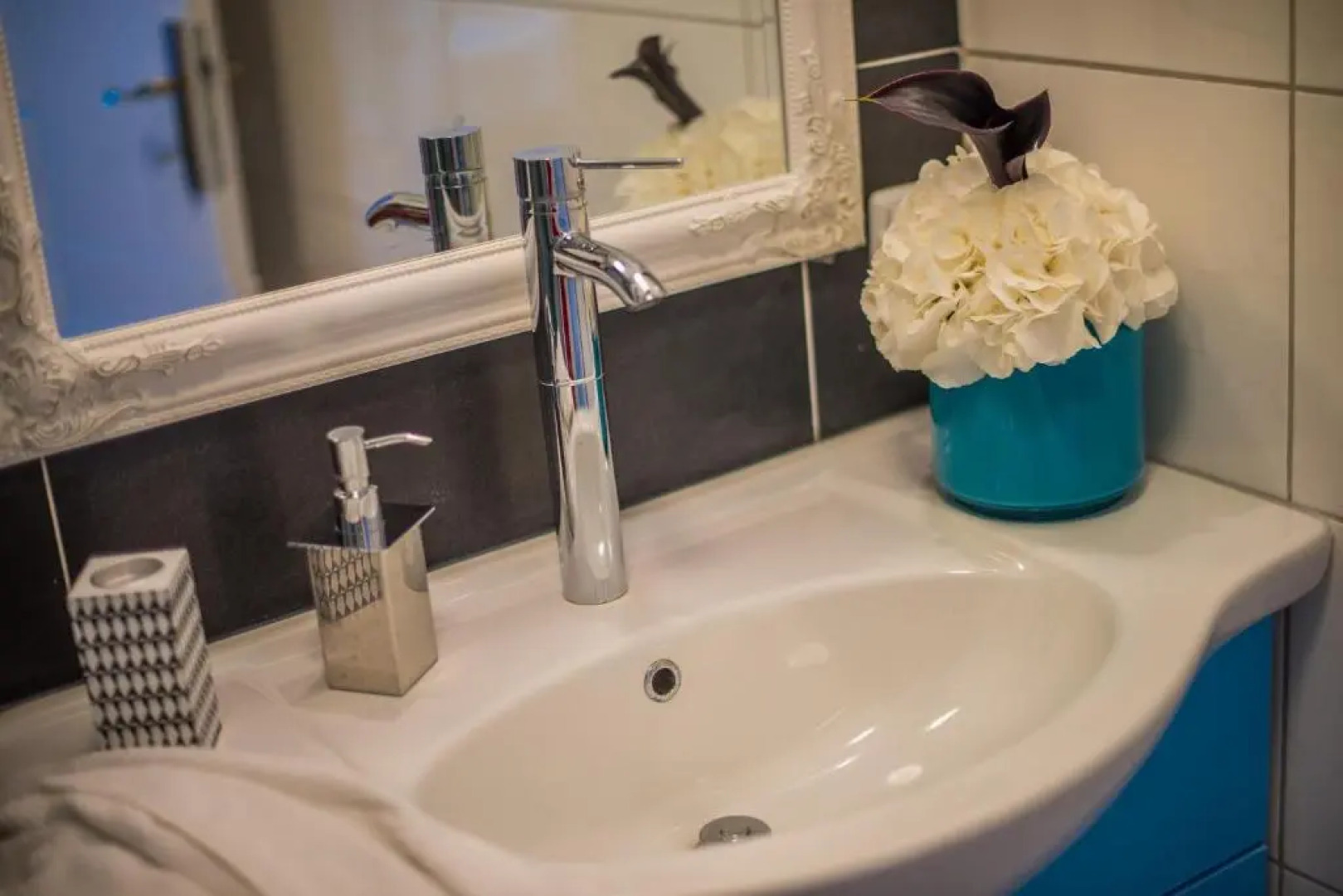 Charming house on the beach and Deluxe Apartment