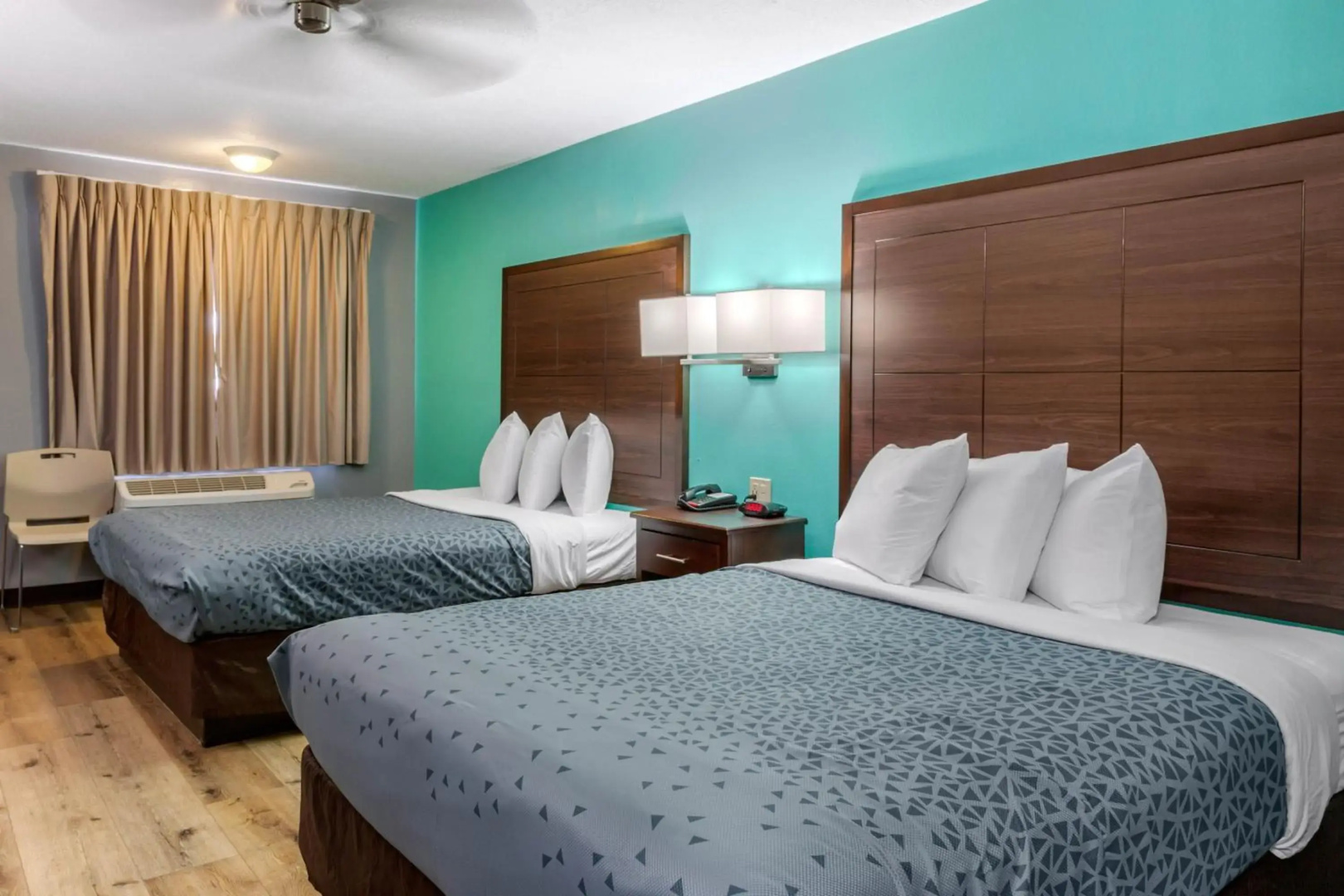 Econo Lodge West - Coors Blvd
