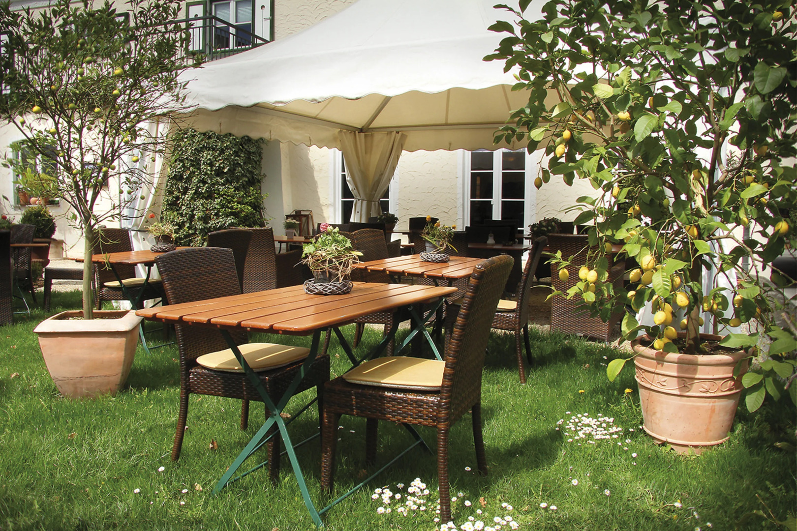 Schlosshof anno 1743