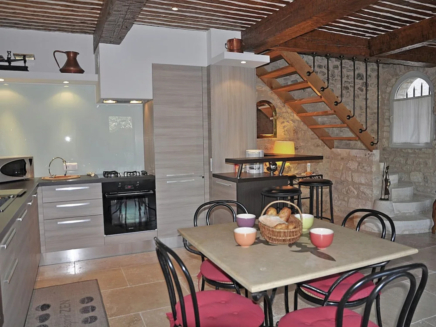 Luxurious Villa in Aix-en-Provence with Jacuzzi