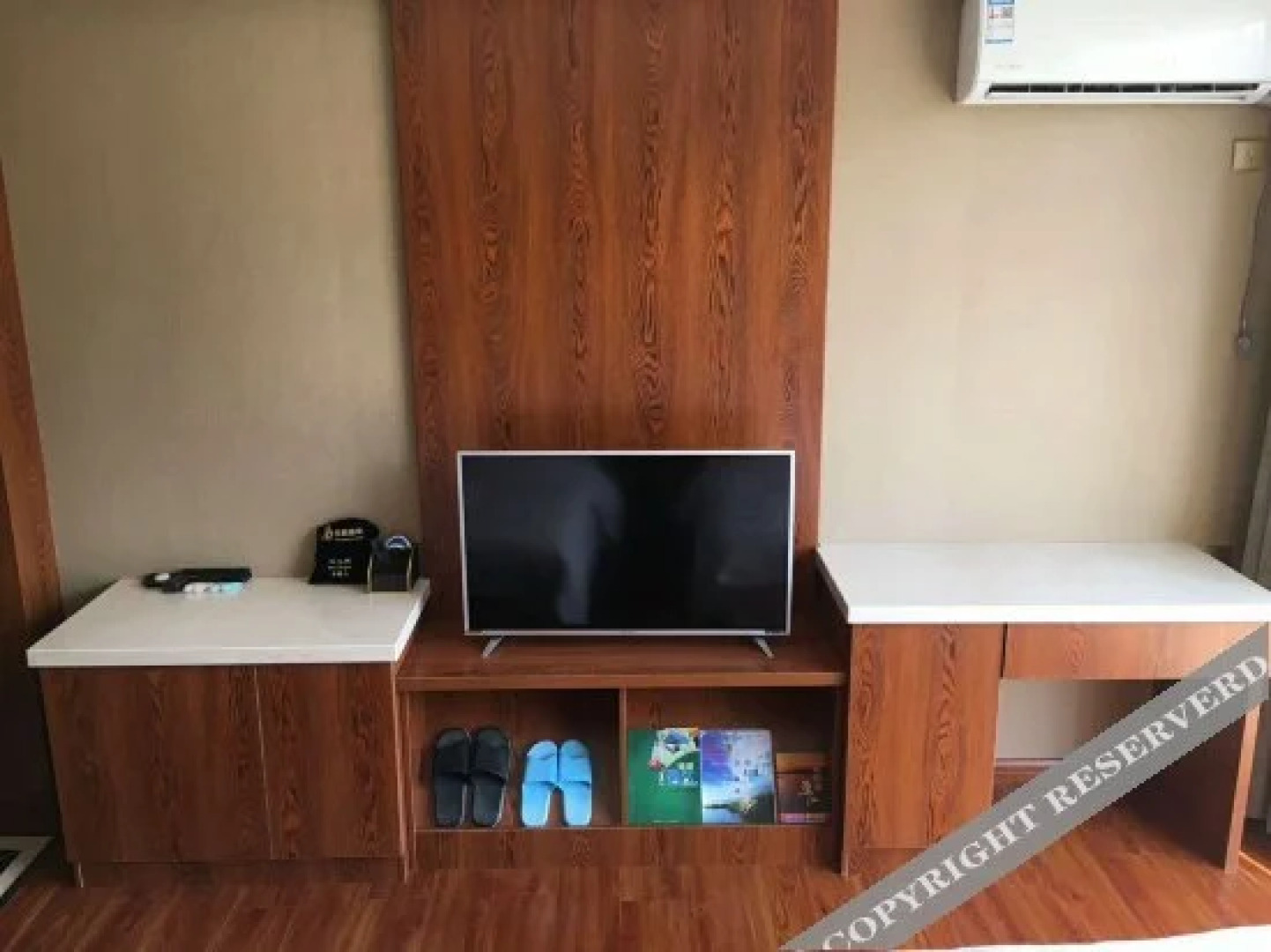 Phoenix Hot Spring Holiday Hotel