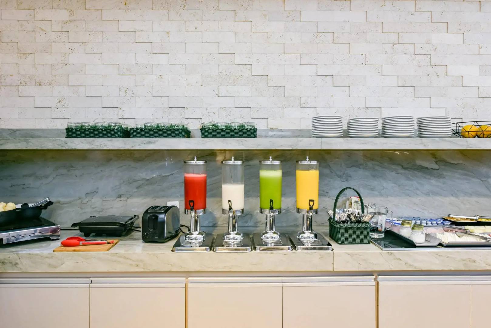 Plaza Inn Breeze Aeroporto