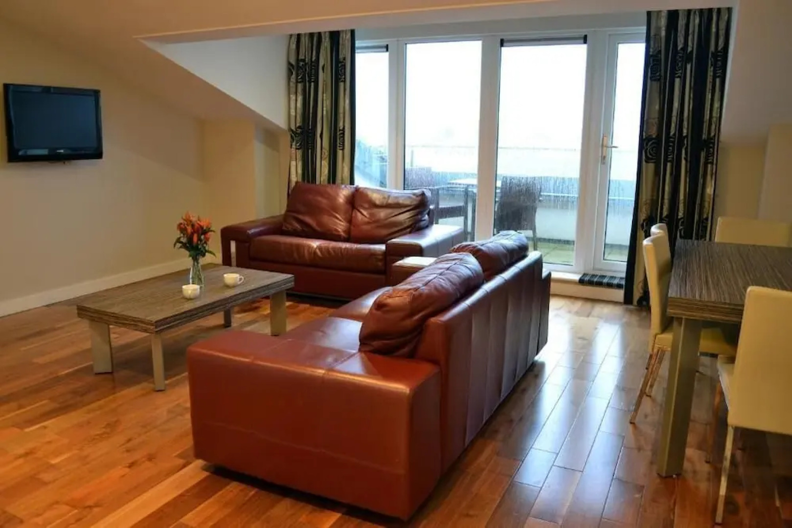 Carrick Plaza Suites & Apartments