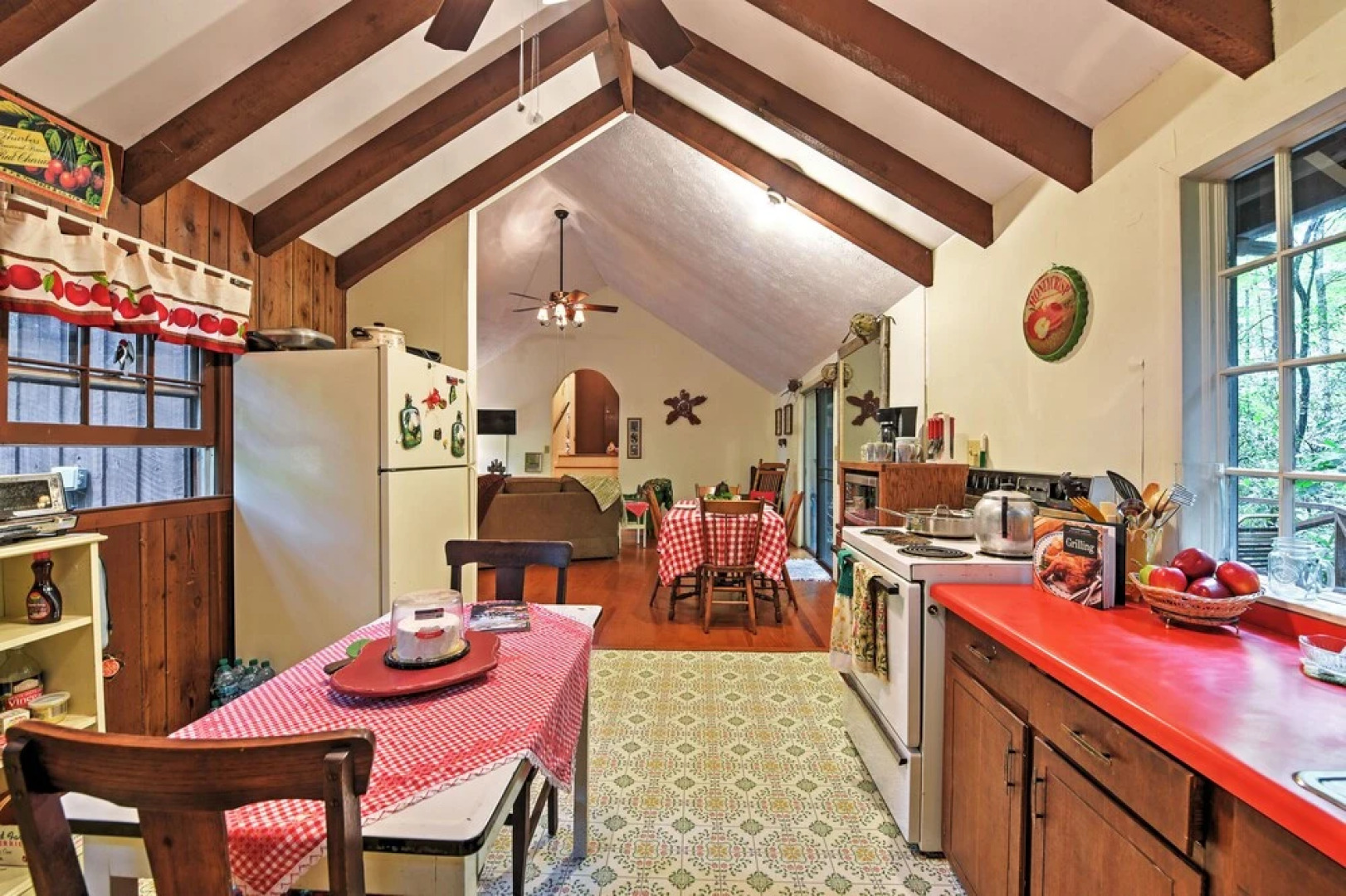 Serene Creekside Cottage Near Mount Pisgah!