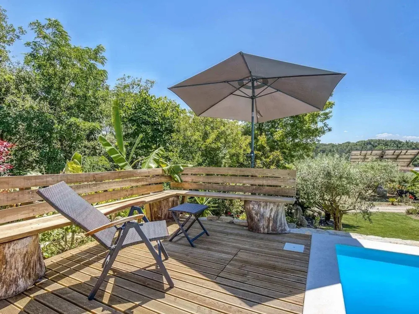 Carcavelos Villa With Pool